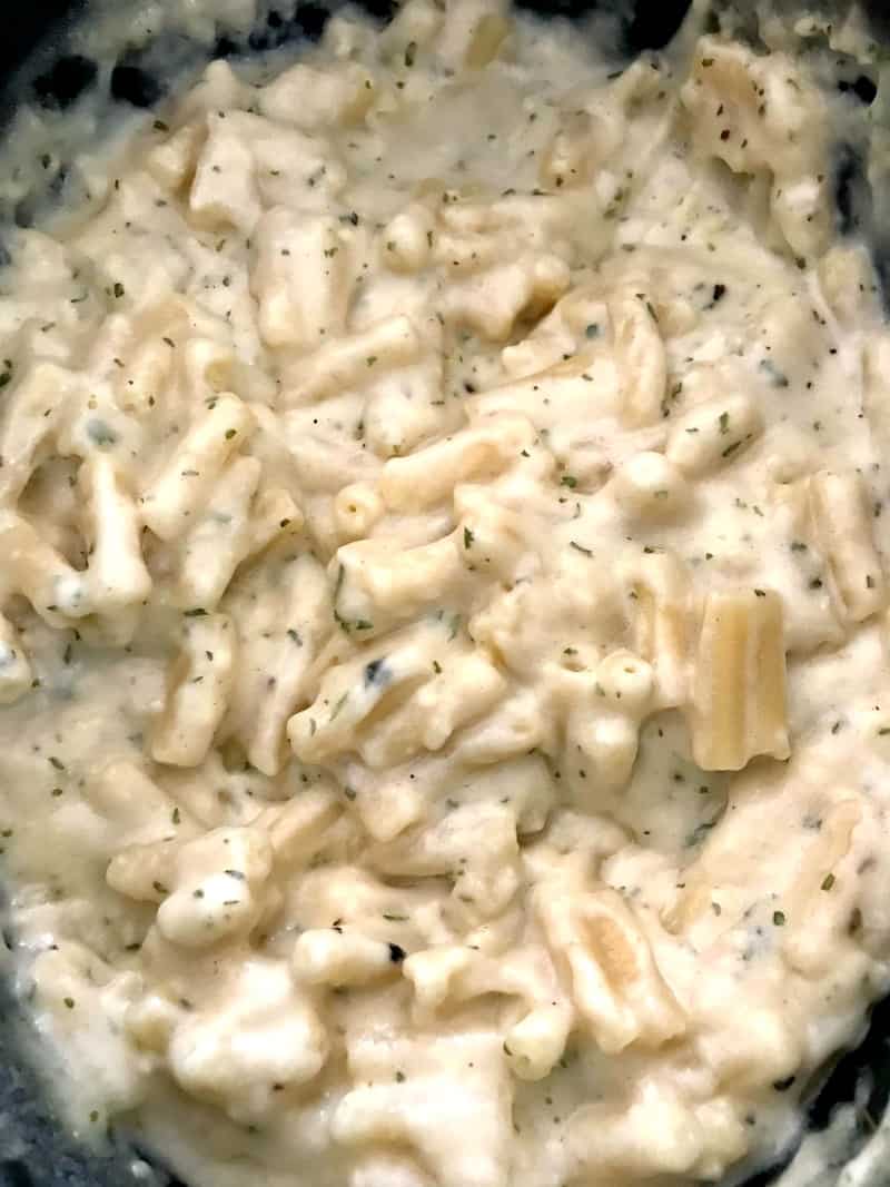 Slow cooker mac and cheese - close up