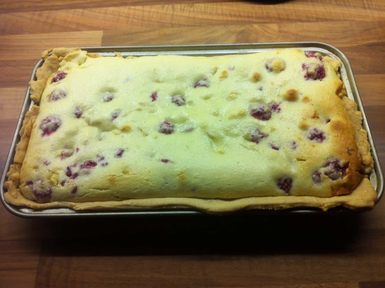 White chocolate and raspberry traybake
