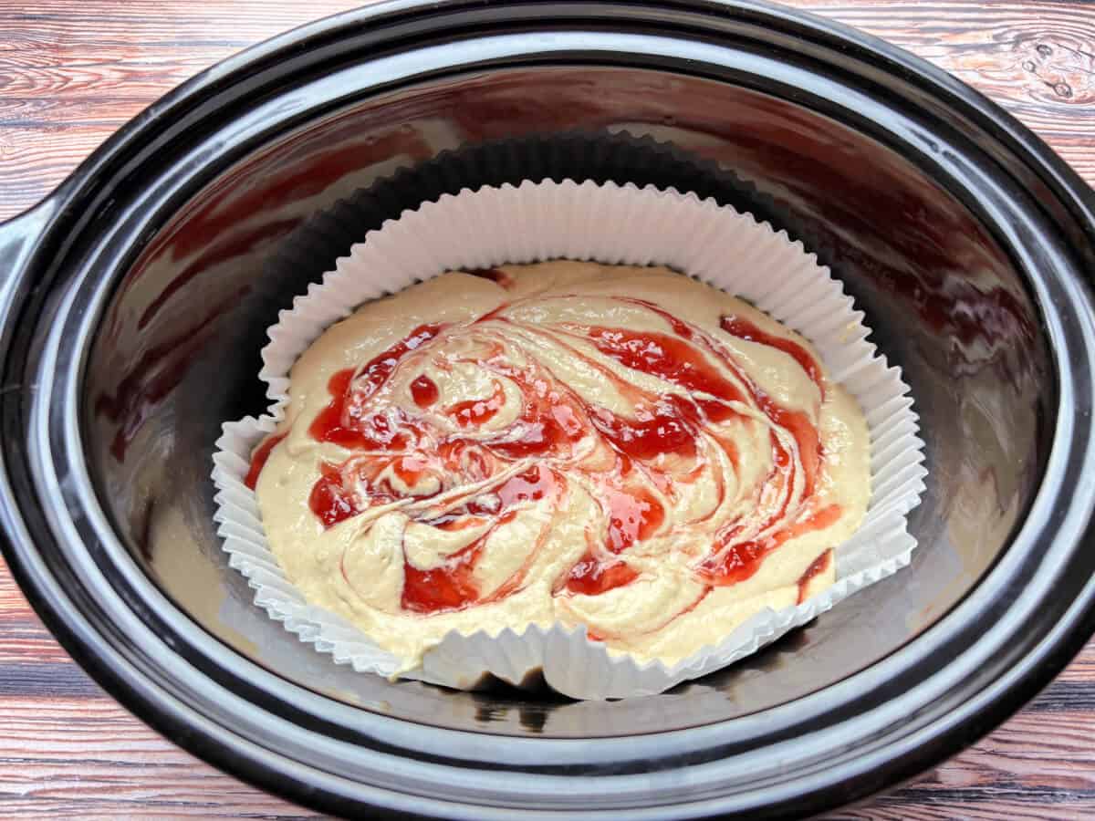 Cake mixture with marbled jam.