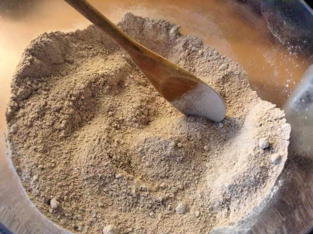 Icing sugar, flour and ground almonds in a bowl.