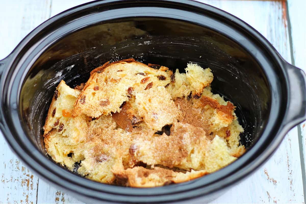 Panettone sprinkled with spices in slow cooker pot.