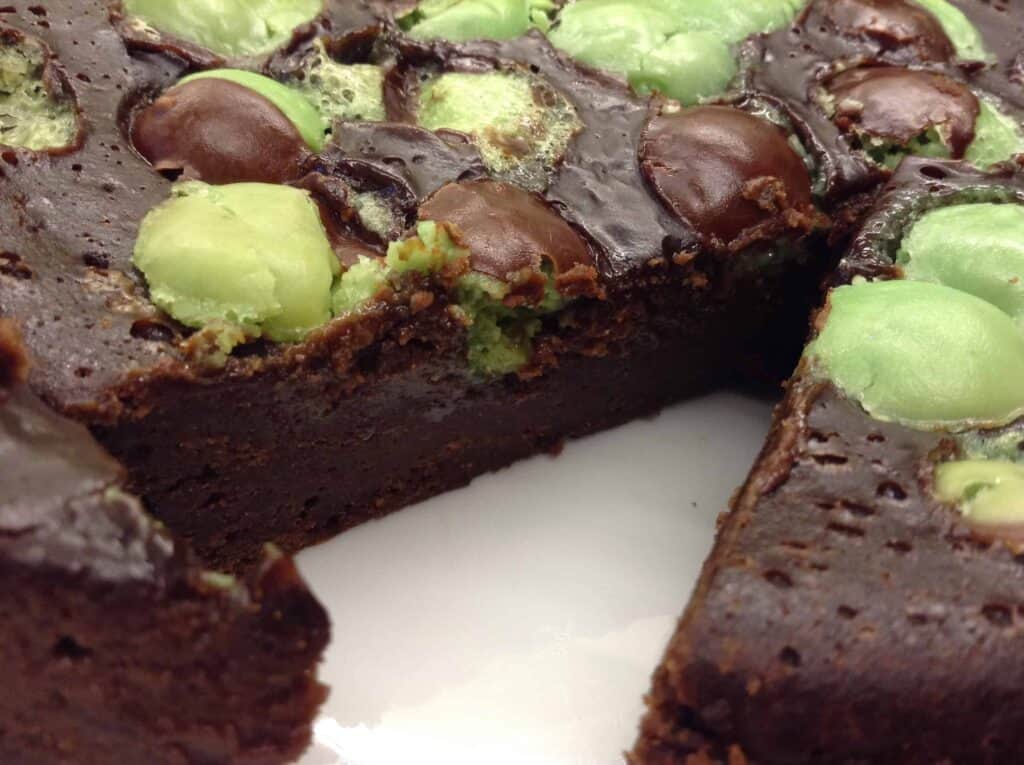 Make a Cake in a Slow Cooker BakingQueen74