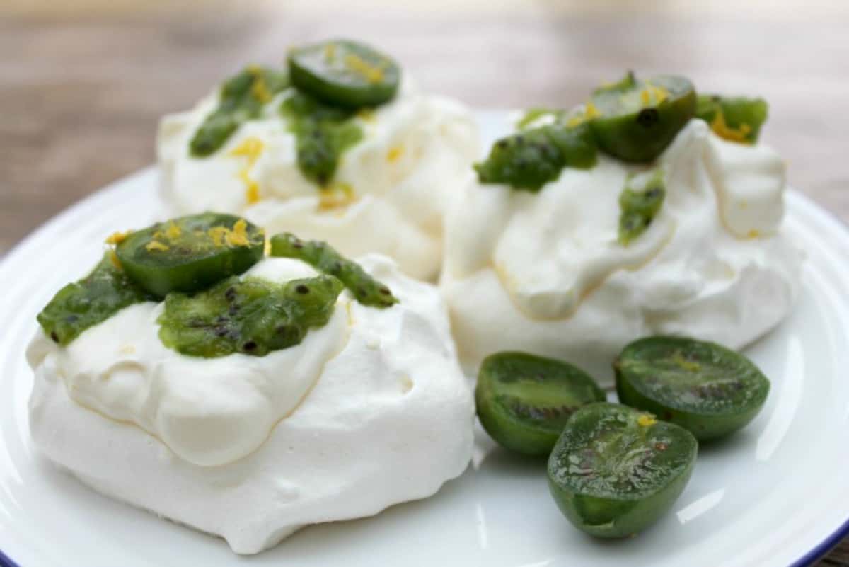 Kiwiberry and Lemon Mini Meringues