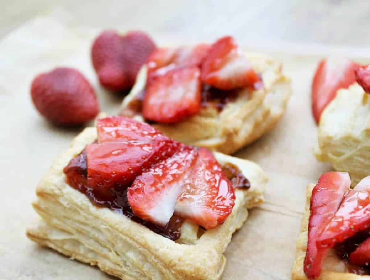 Strawberry puff pastry mini tart.