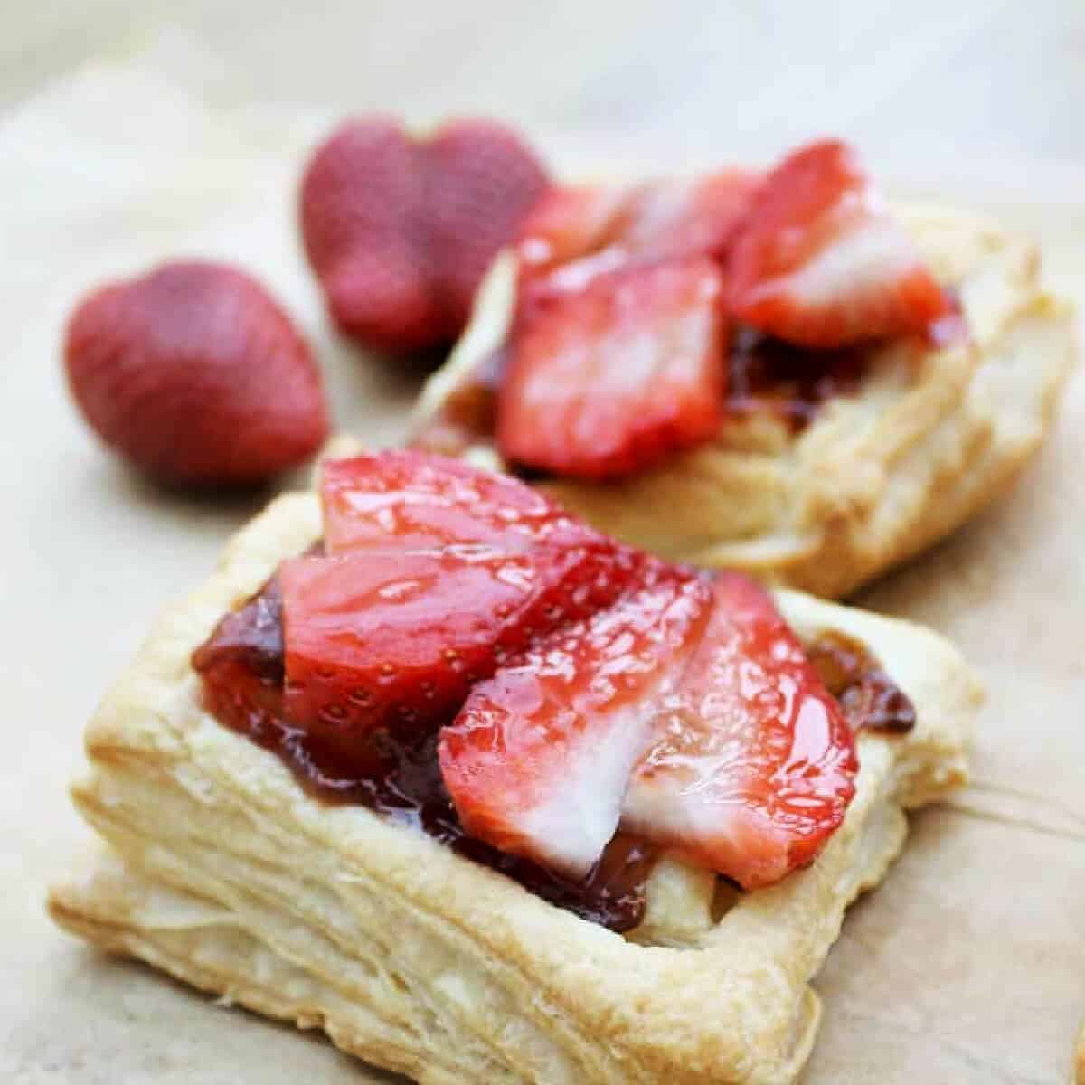 Strawberry puff pastry mini tart.