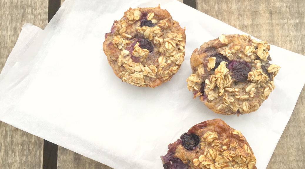 Mini Baked Oats with Blueberries and Cinnamon
