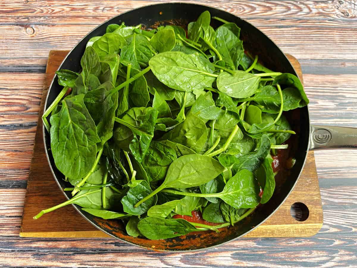 Curry sauce with spinach, in a pan.