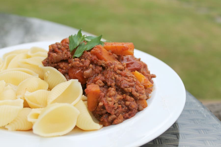 Slow cooker bolognese sauce - a simple and delicious crockpot recipe for the whole family