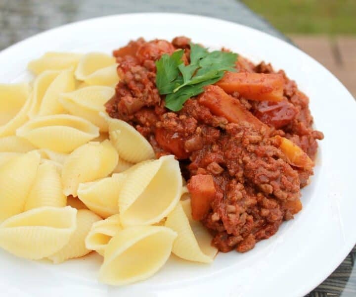 Slow cooker bolognese sauce - a simple and delicious crockpot recipe for the whole family