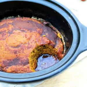 Slow cooker pot with pumpkin cake with sauce.