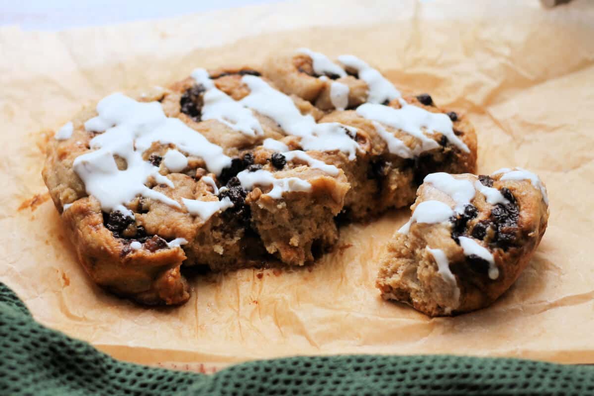 Batch of swirls with some torn off on baking paper.