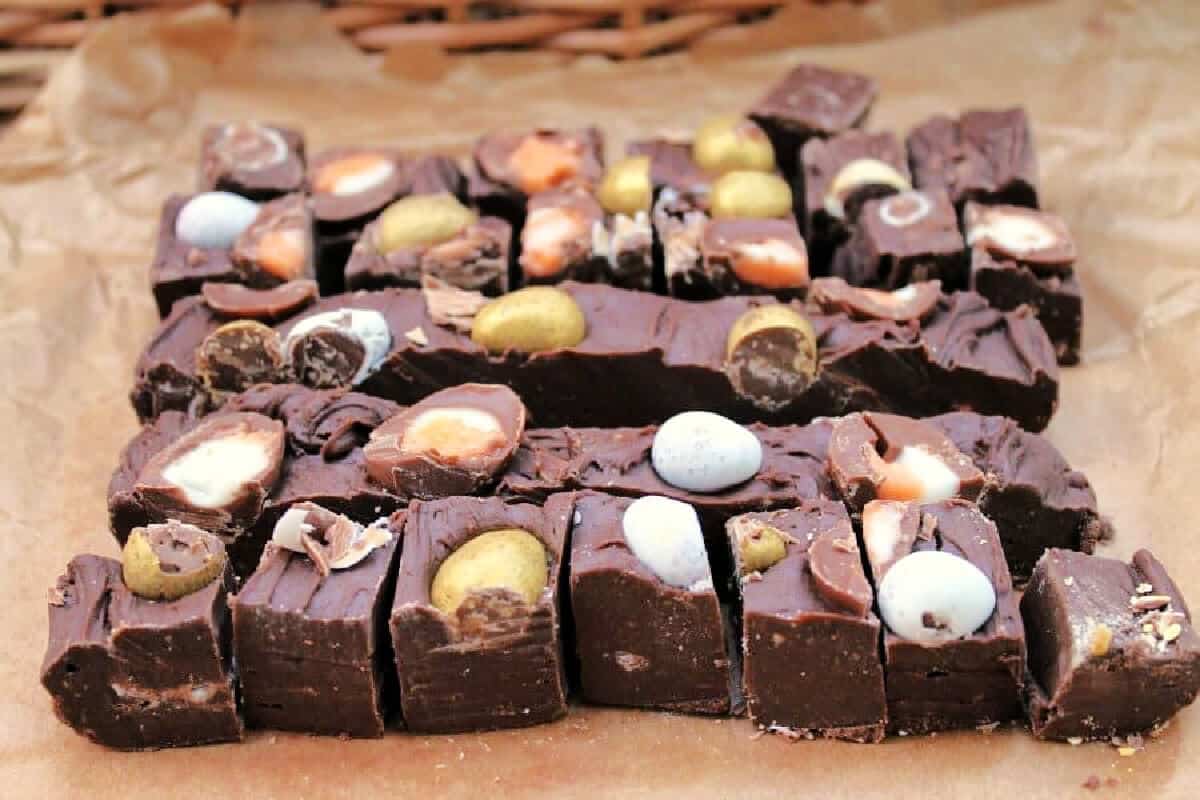 Squares of Easter fudge.