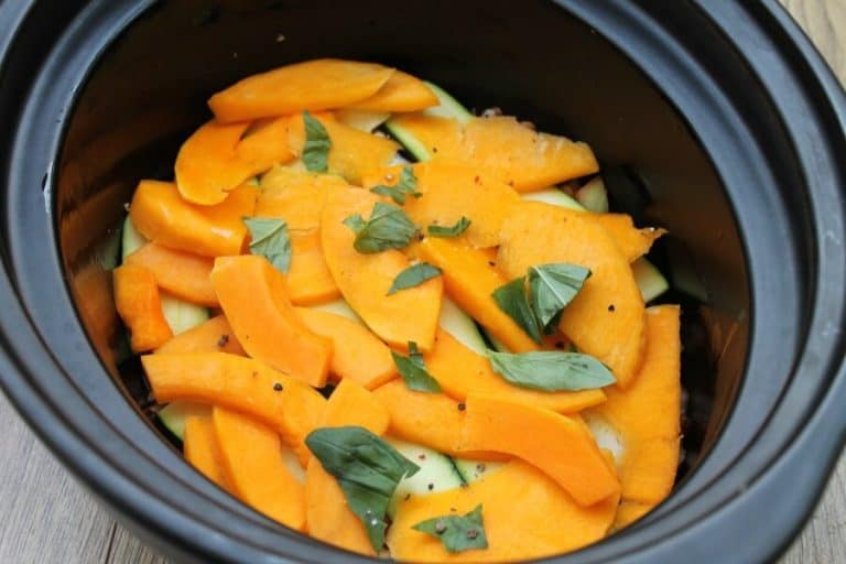 20 Vegetarian Slow Cooker Recipes (with vegan options) - BakingQueen74