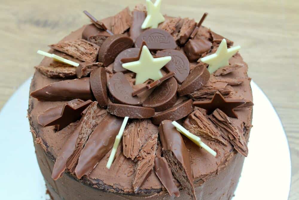 Valentines Day Cake- Choco Flakes Heart - Online Cake Delivery Shop in  Asansol, Free Delivery