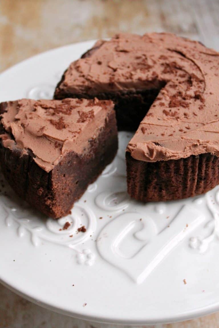 Slow Cooker Baileys Chocolate Cake - BakingQueen74