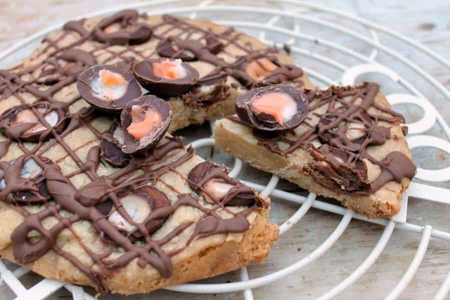 Slow Cooker Creme Egg Shortbread