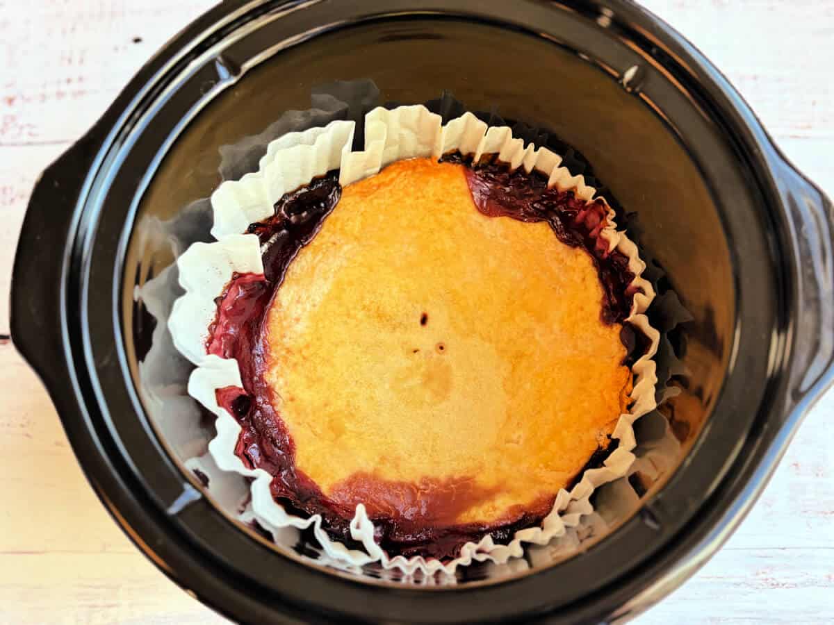 Baked berry pie in slow cooker pot.