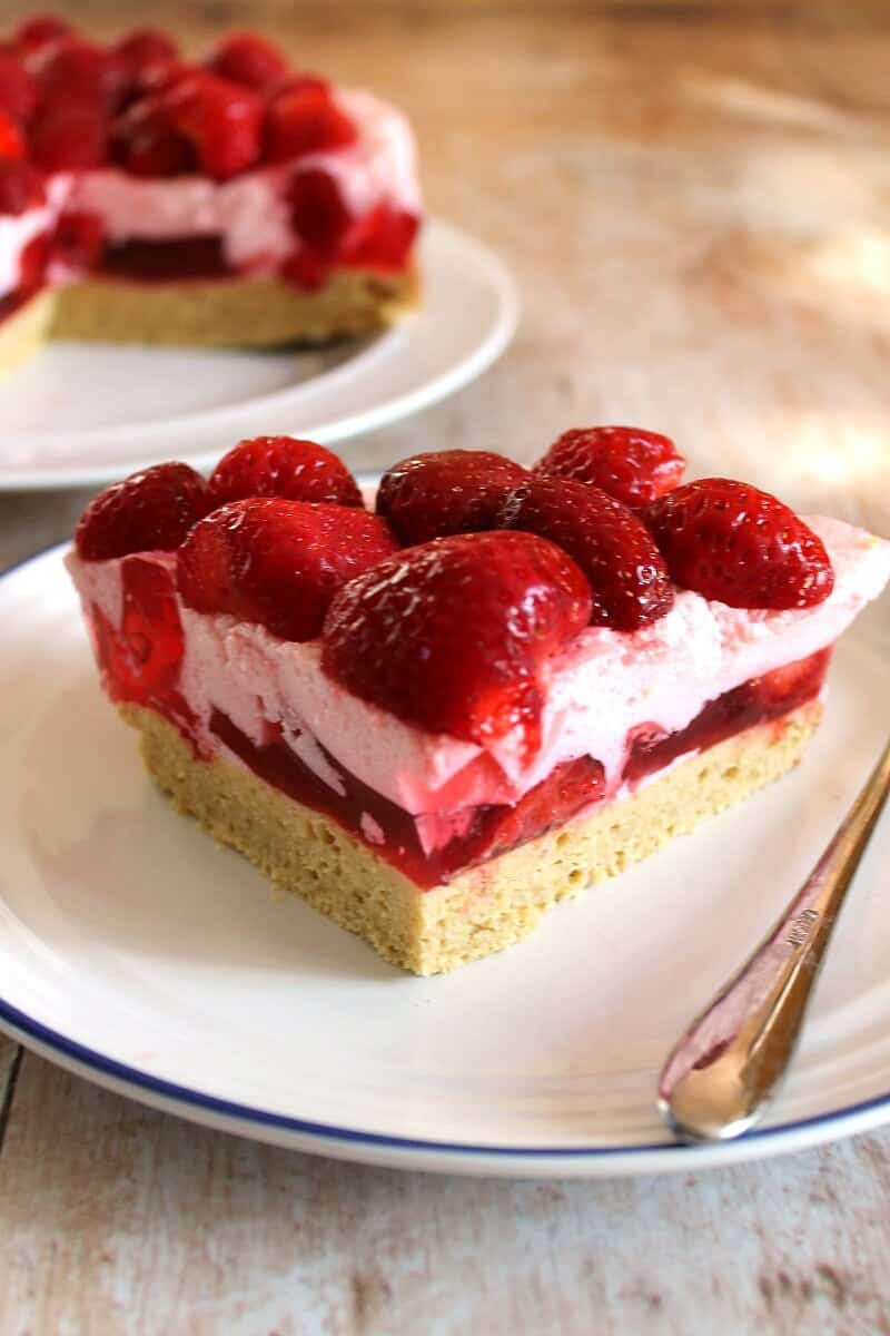 Strawberry Mousse Cake BakingQueen74