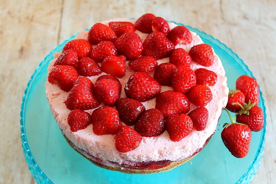 Strawberry mousse cake recipe - an easy but impressive dessert full of summer's finest strawberries