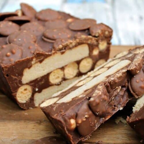 No-bake Malteser shortbread slice
