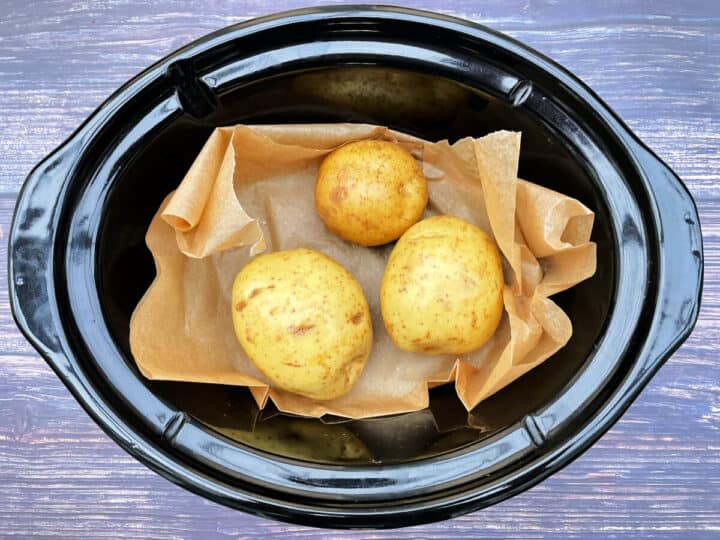 Slow Cooker Baked Potatoes - BakingQueen74