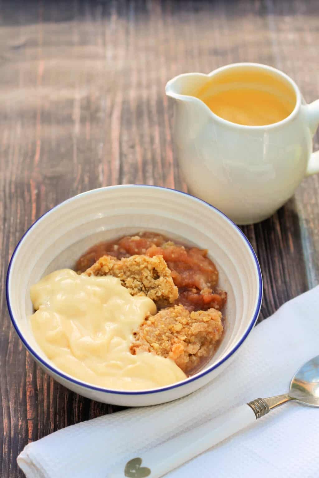 Slow Cooker Apple Crumble BakingQueen74