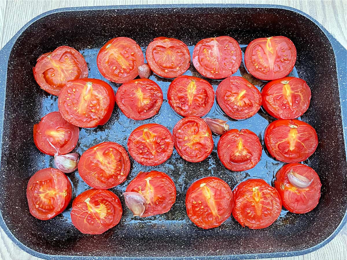 Roasted tomatoes in pan.