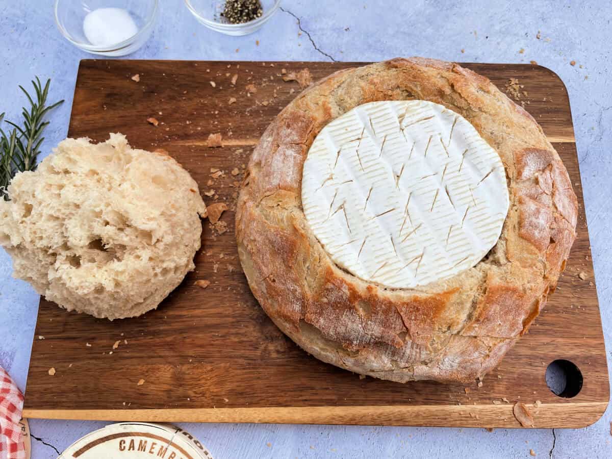 Round loaf with camembert in the centre, with slashes cut into the top of the cheese.