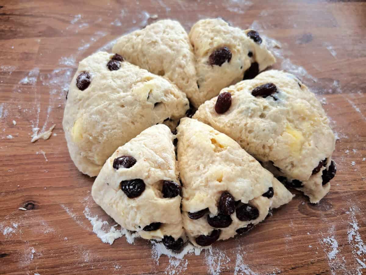 Scone round cut into 6 triangles.